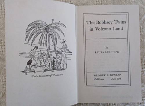 1961 HARDCOVER - THE BOBBSEY TWINS IN VOLCANO LAND BY LAURA LEE HOPE!!