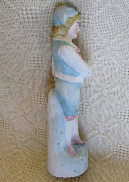 A STUNNING VINTAGE/ANTIQUE HAND PAINTED PARIAN WARE FIGURE OF BOY IN PERIOD DRESS
