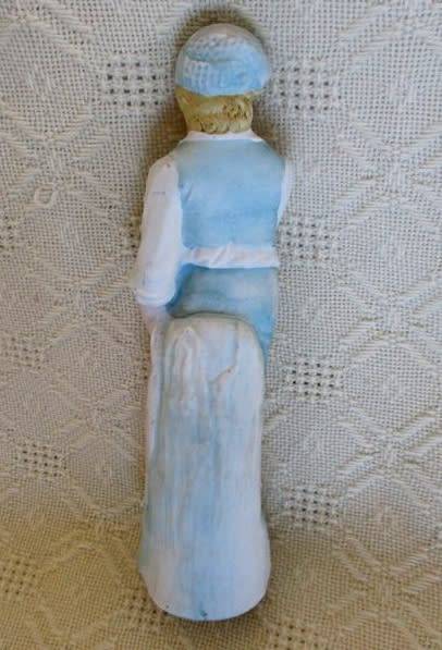 A STUNNING VINTAGE/ANTIQUE HAND PAINTED PARIAN WARE FIGURE OF BOY IN PERIOD DRESS