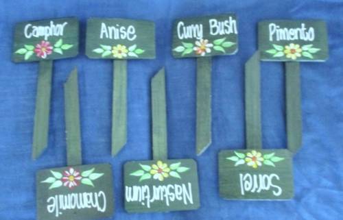 FOR THE AVID HERB GARDENER - 30 PRETTY WOODEN SIGNS AND AN UNUSED GARDEN HAT!