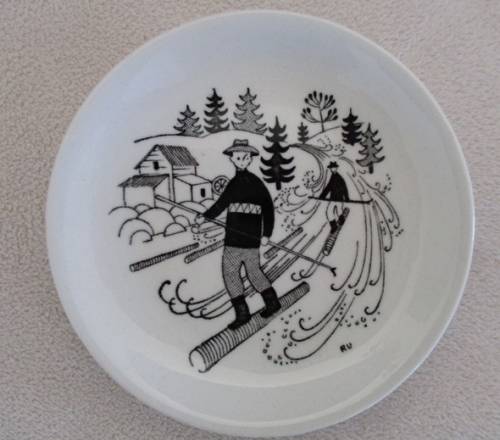 SIX VERY COLLECTABLE MINIATURE SCANDINAVIAN DISPLAY PLATES - ROYAL COPENHAGEN (ONE SIGNED)AND ARABIA