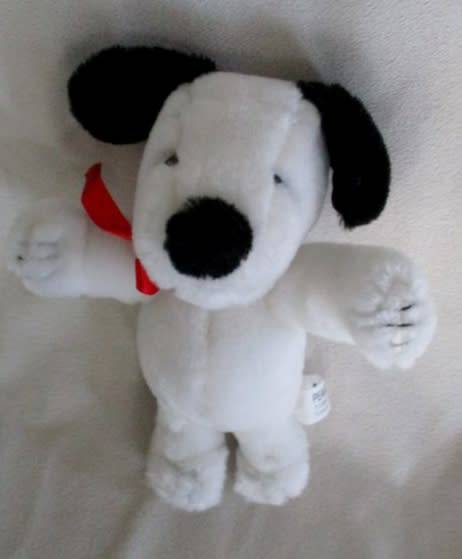 A CUTE, SMALL, COLLECTABLE SNOOPY - 19CM TALL