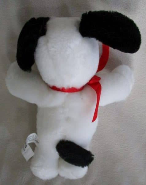 A CUTE, SMALL, COLLECTABLE SNOOPY - 19CM TALL