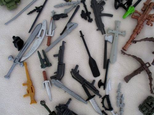 BATCH OF MILITARY AND OTHER EQUIPMENT FOR YOUR ACTION FIGURES