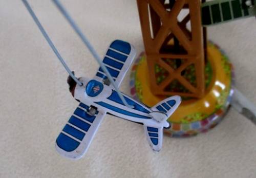 COLLECTABLE RETRO TOYCOMET WIND-UP/LEVER TIN AIRPLANE CAROUSEL WITH BOX