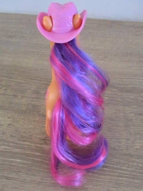 HASBRO G3 MY LITTLE PONY - SCOOTALOO WITH LOVELY LONG SOFT MANE AND TAIL AND WEARING CUTE HAT