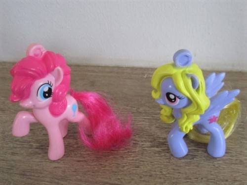 EIGHT CUTE MY LITTLE PONIES IN A PRETTY BAG TO THRILL A LITTLE GIRL!