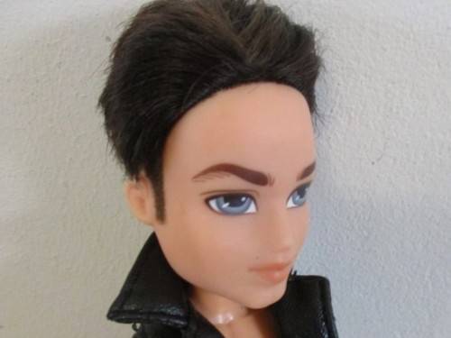 2003 MGA BRATZ BOYZ DOLL DYLAN WITH FUNKY HAIRSTYLE