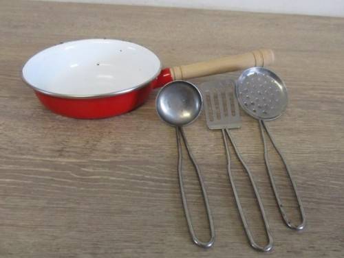 VINTAGE MINIATURE ENAMEL PAN PLUS UTENSILS FOR YOUR VINTAGE TOY STOVE
