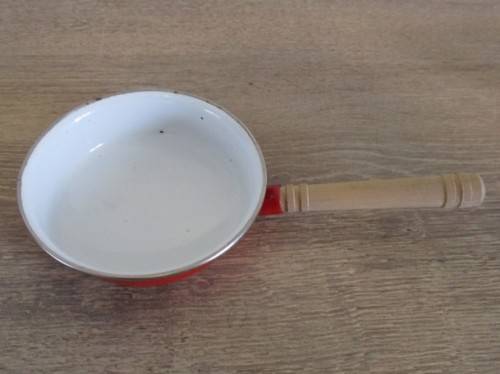 VINTAGE MINIATURE ENAMEL PAN PLUS UTENSILS FOR YOUR VINTAGE TOY STOVE
