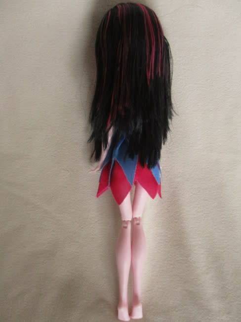 THIS IS DRACULAURA - THE  GENUINE MATTEL MONSTER HIGH DOLL!!