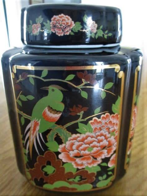 A MOST UNUSUAL BLACK GENUINE IMPERIAL IMARI GINGER JAR WITH GORGEOUS GILT, GREEN AND PINK DESIGN