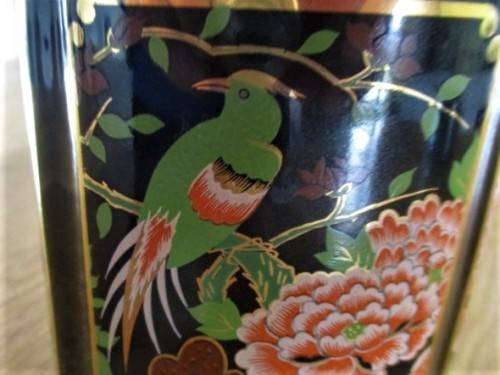 A MOST UNUSUAL BLACK GENUINE IMPERIAL IMARI GINGER JAR WITH GORGEOUS GILT, GREEN AND PINK DESIGN