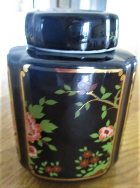 A MOST UNUSUAL BLACK GENUINE IMPERIAL IMARI GINGER JAR WITH GORGEOUS GILT, GREEN AND PINK DESIGN