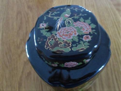 A MOST UNUSUAL BLACK GENUINE IMPERIAL IMARI GINGER JAR WITH GORGEOUS GILT, GREEN AND PINK DESIGN