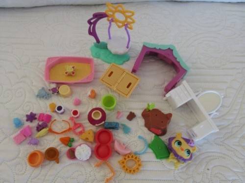 NO.41 - HASBRO LITTLEST PET SHOP - A WHOLE LOAD OF MIXED LPS ACCESSORIES ETC