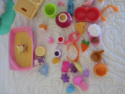 NO.41 - HASBRO LITTLEST PET SHOP - A WHOLE LOAD OF MIXED LPS ACCESSORIES ETC
