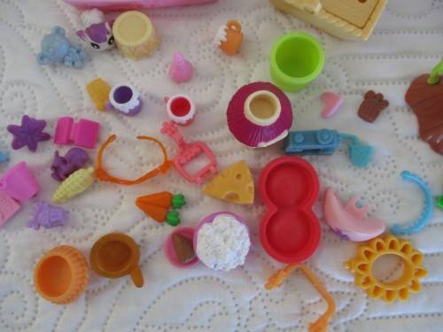 NO.41 - HASBRO LITTLEST PET SHOP - A WHOLE LOAD OF MIXED LPS ACCESSORIES ETC