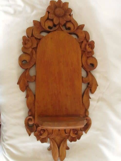 VINTAGE,ORNATE WOODEN SHELF/WALL PEDESTAL TO DISPLAY THAT SPECIAL COLLECTABLE!!