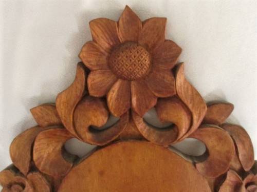 VINTAGE,ORNATE WOODEN SHELF/WALL PEDESTAL TO DISPLAY THAT SPECIAL COLLECTABLE!!