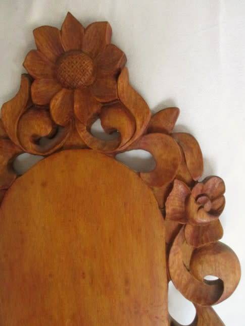 VINTAGE,ORNATE WOODEN SHELF/WALL PEDESTAL TO DISPLAY THAT SPECIAL COLLECTABLE!!