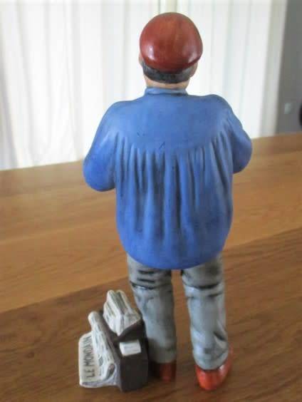 RATHER RARE ROYAL DOULTON FIGURINE (RETIRED) - THE PARISIAN HN2445 (NEWSPAPER SELLER) CIRCA 1972-75