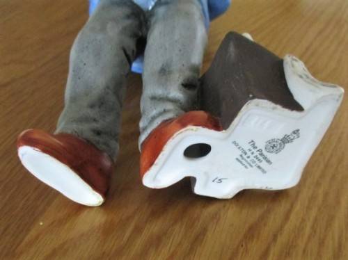 RATHER RARE ROYAL DOULTON FIGURINE (RETIRED) - THE PARISIAN HN2445 (NEWSPAPER SELLER) CIRCA 1972-75