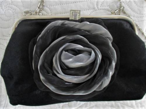 DELICIOUSLY RETRO AND IN GREAT CONDITION - VINTAGE VELVET HANDBAG WITH SHORT AND LONG CHAIN STRAPS