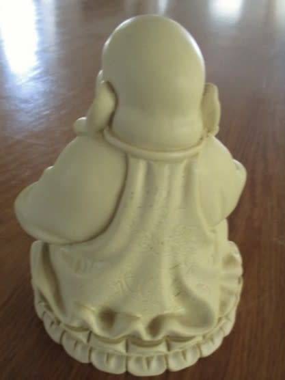 A NICE-SIZED, DETAILED BUDDHA FIGURINE