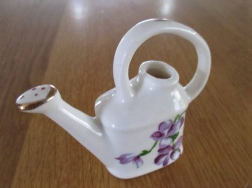 SIX PORCELAIN PRINTER'S TRAY ORNAMENTS WITH PRETTY VIOLETS