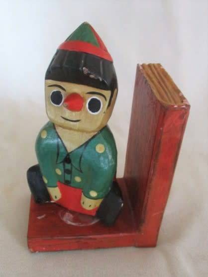 A VINTAGE WOODEN PINOCCHIO BOOK END