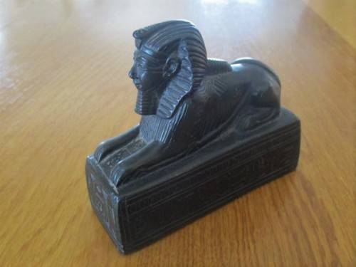 BLACK RESIN PAPER WEIGHT FIGURINE OF EGYPTIAN SPHINX
