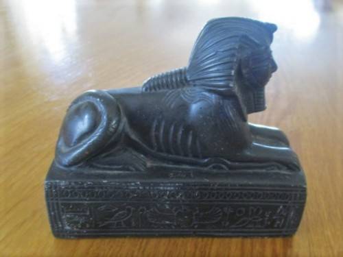 BLACK RESIN PAPER WEIGHT FIGURINE OF EGYPTIAN SPHINX