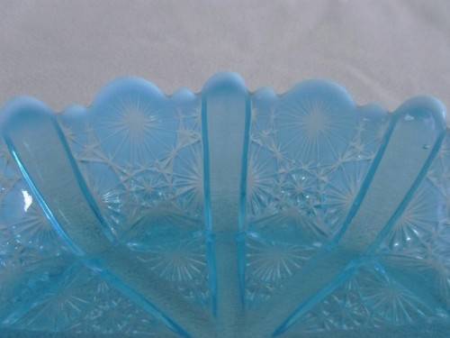 AN EXQUISITE VINTAGE FENTON TURQUOISE ART GLASS BON-BON DISH