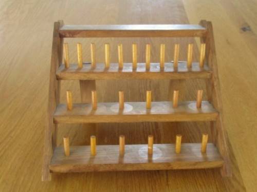 HANDY WOODEN FOLD-UP COTTON REEL ORGANISER WITH 23 REELS OF COTTON