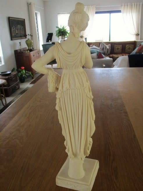 LARGE STATUE OF GRECIAN LADY IN GREAT CONDITION