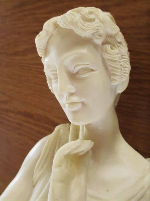LARGE STATUE OF GRECIAN LADY IN GREAT CONDITION