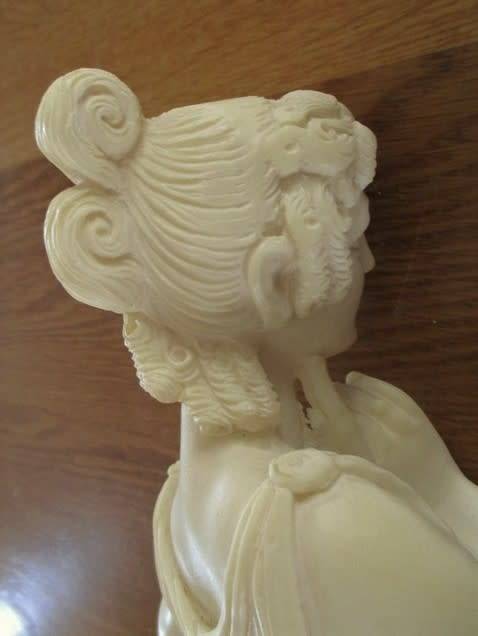 LARGE STATUE OF GRECIAN LADY IN GREAT CONDITION