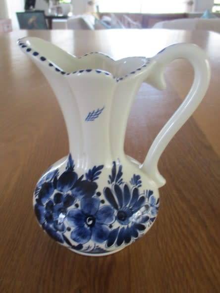 VINTAGE DELFT JUG SHAPED VASE - HAND PAINTED IN HOLLAND