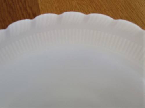 SIX VINTAGE MILK GLASS PLATES