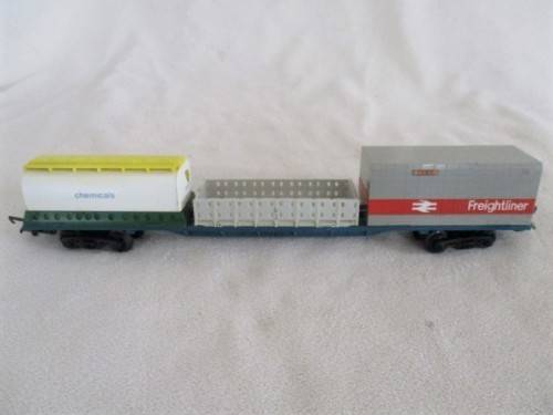 N0 8 - FREIGHTLINER (BROKEN DOOR)