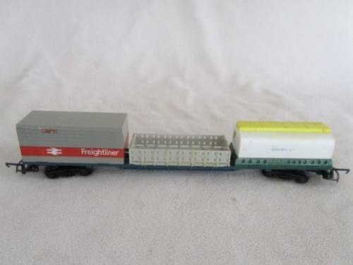 N0 8 - FREIGHTLINER (BROKEN DOOR)