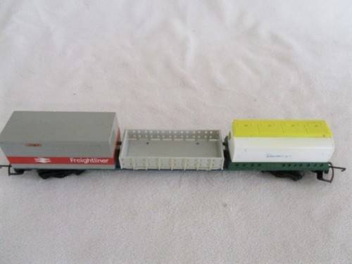 N0 8 - FREIGHTLINER (BROKEN DOOR)