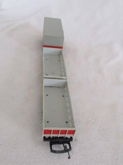 N0 9  - FREIGHTLINER (NO WHEELS - SPARE PARTS?)