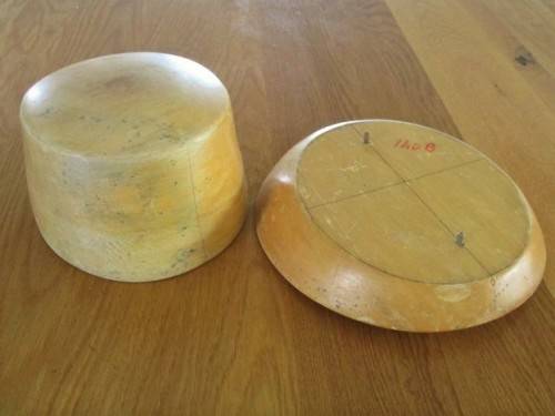 STRAIGHT OUT OF GREAT GATSBY AND THE ROARING TWENTIES!  ANTIQUE MILLINER'S WOODEN HAT MOULD