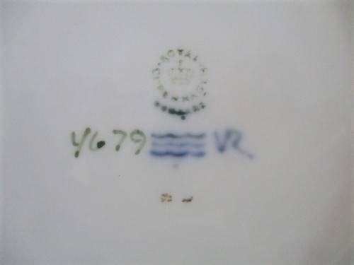 LOVELY LARGE ROYAL COPENHAGEN BLUE AND WHITE PORCELAIN PLATE DEPICTING DENMARK`S LITTLE MERMAID