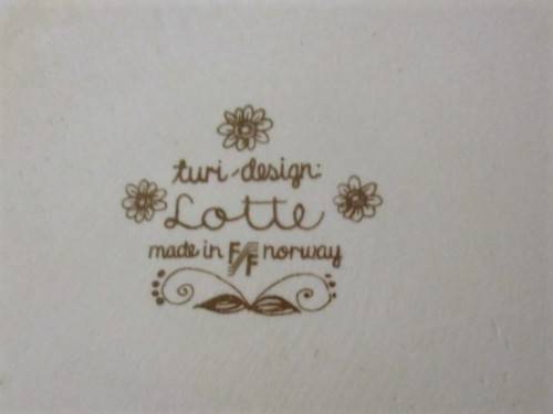 MID CENTURY  FIGGJO FLINT TURI-DESIGN SMALL CERAMIC SAUCE PAN - MADE IN NORWAY