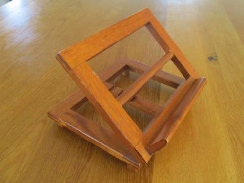 BEAUTIFUL VINTAGE WOODEN ADJUSTABLE AND FOLD-UP RECIPE OR OTHER BOOK STAND