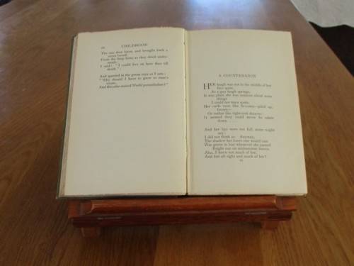 BEAUTIFUL VINTAGE WOODEN ADJUSTABLE AND FOLD-UP RECIPE OR OTHER BOOK STAND