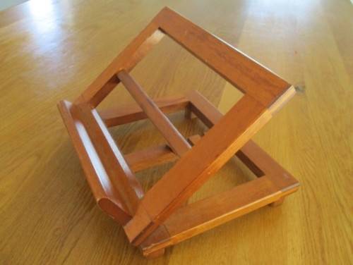 BEAUTIFUL VINTAGE WOODEN ADJUSTABLE AND FOLD-UP RECIPE OR OTHER BOOK STAND